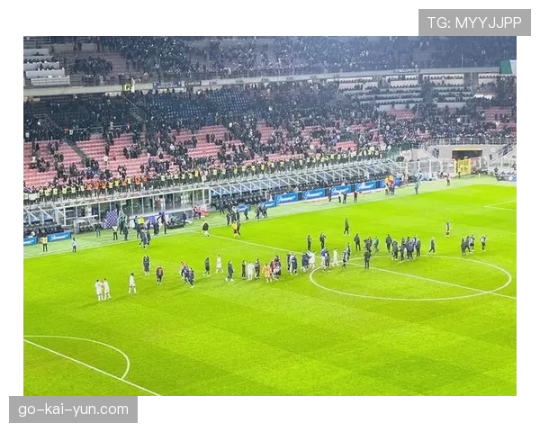 通讯：圣西罗-梅阿查球场草皮更换工程完成，采用混合草系统